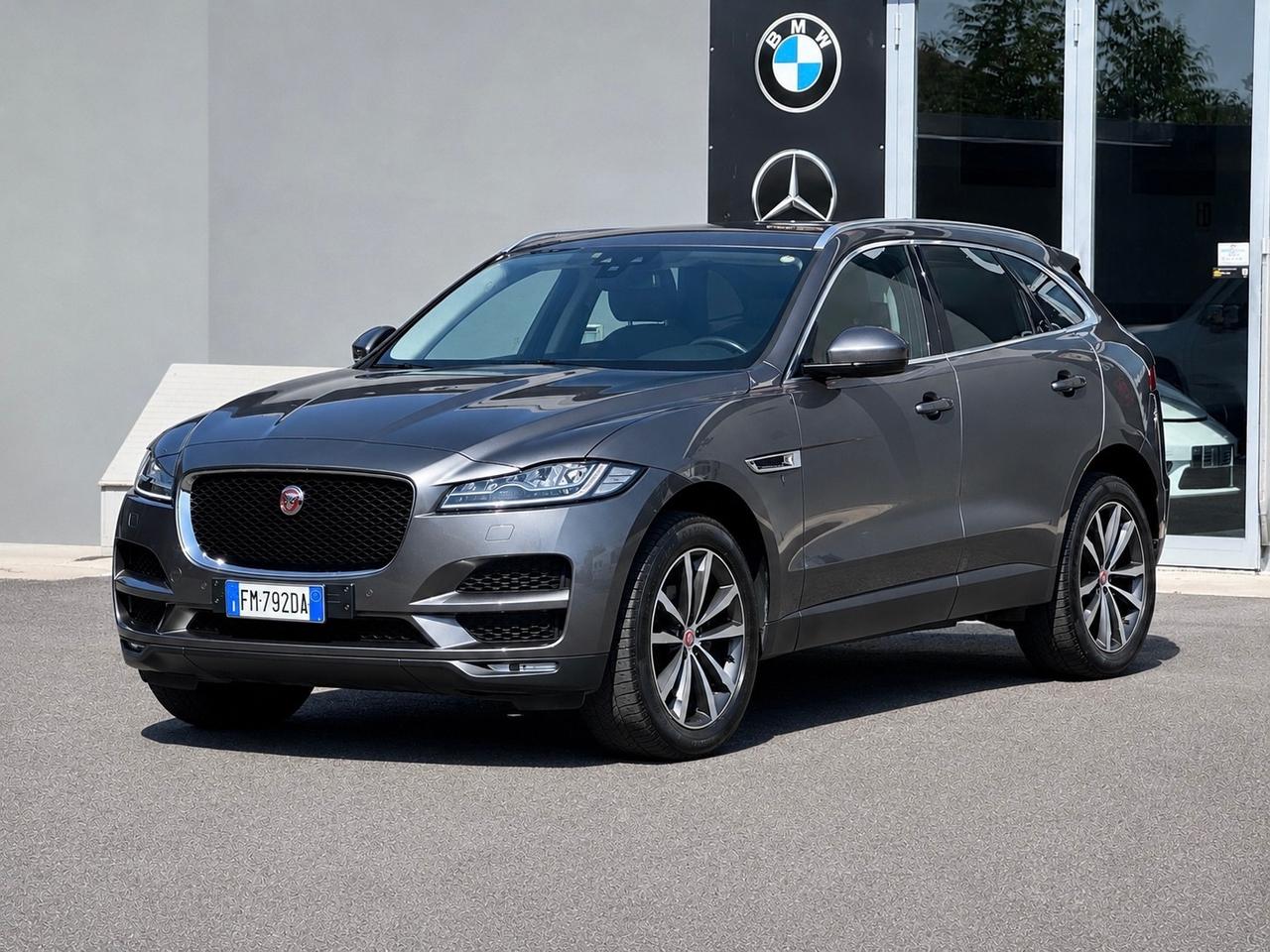 Jaguar F-Pace 2.0 D 180 CV AWD TETTO . CATENA NUOVA