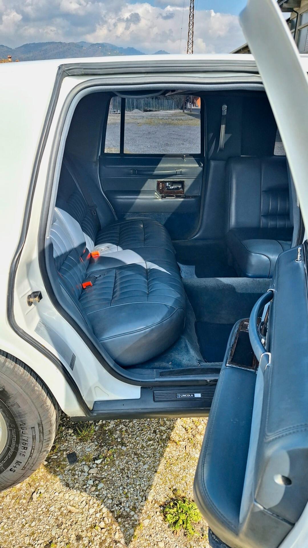 Lincoln Continental LIMOUSINE Town Car Stretch 9 Posti
