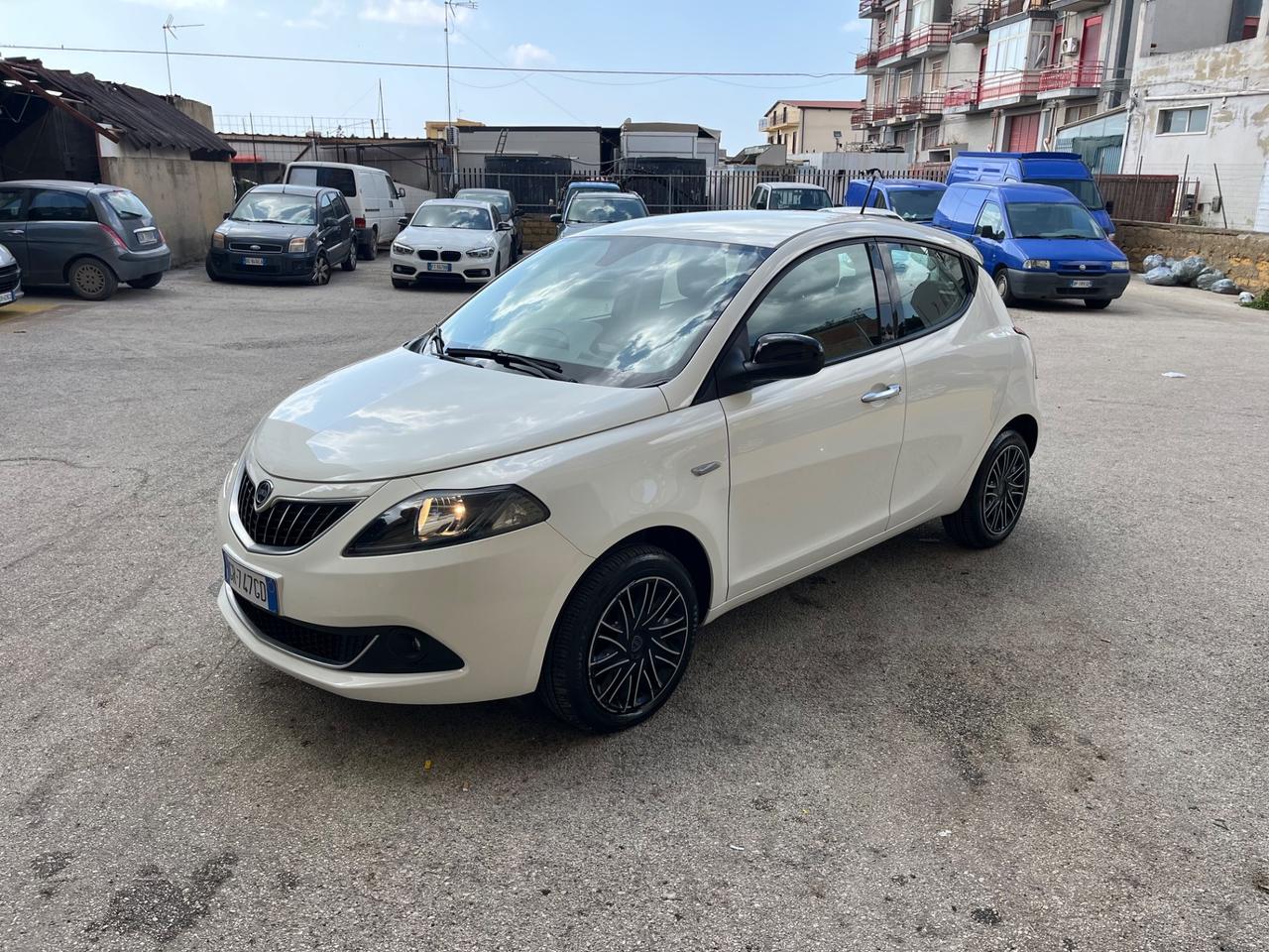 Lancia Ypsilon 1.0 FireFly 5 porte S&S Hybrid Gold