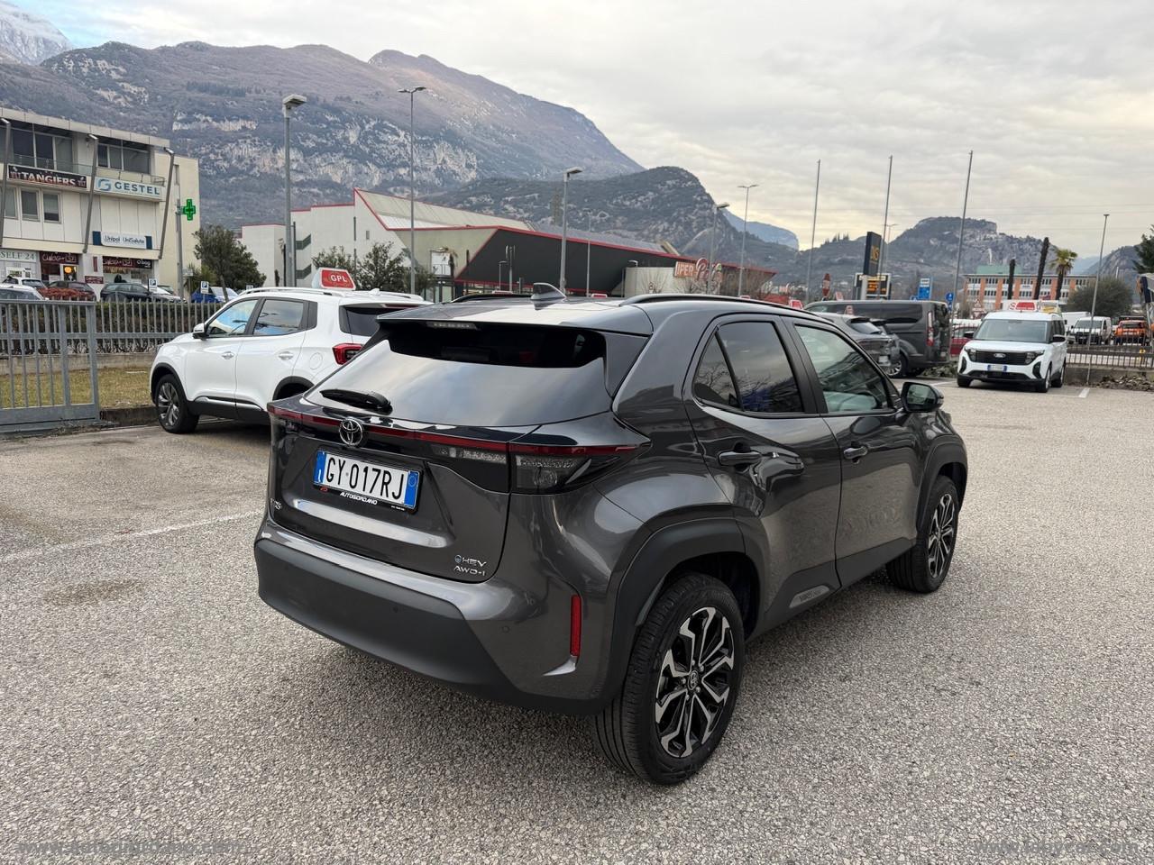 TOYOTA Yaris Cross 1.5 Hyb. 5p. E-CVT AWD Trend Business Plus Pack