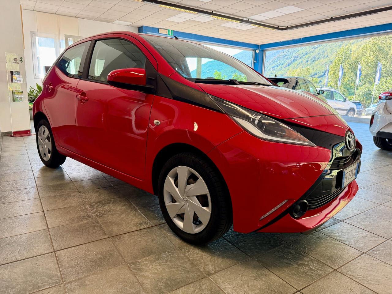 Toyota Aygo 1.0 VVT-i 69 CV 5 porte x-play