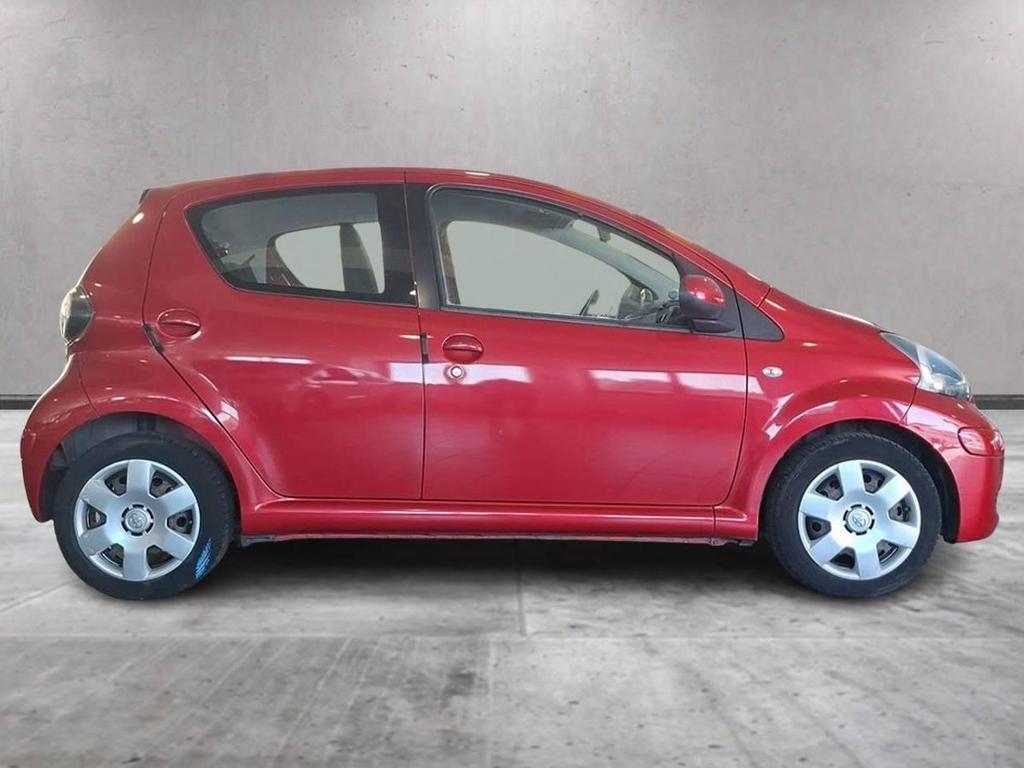 Toyota Aygo 5 Porte 1.0 VVT-i Sol Connect Red Edition