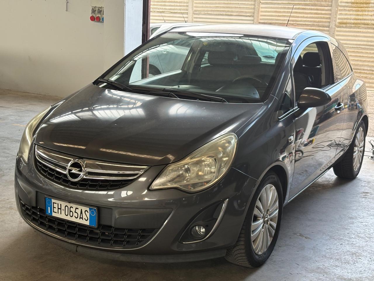 Opel Corsa 1.2 5 porte Club