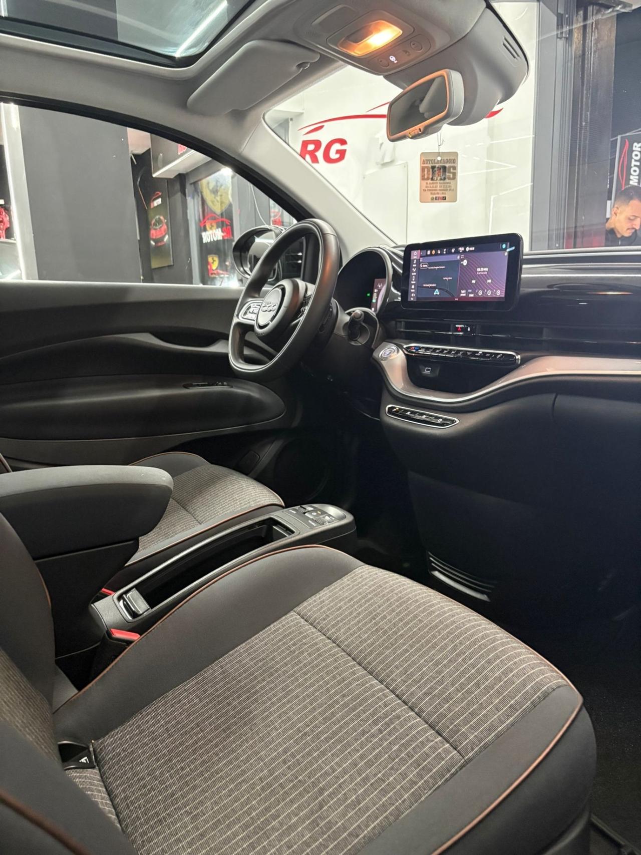 Fiat 500 500e Berlina 42 kWh La Prima