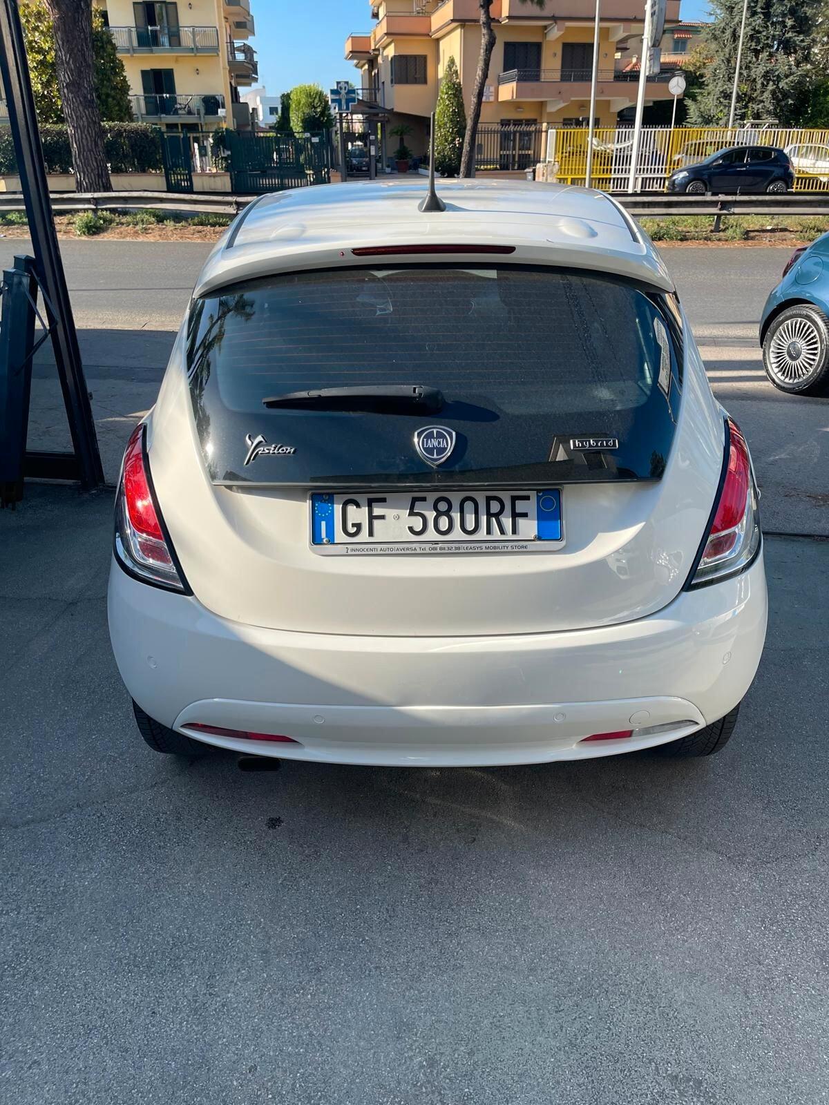 Lancia Ypsilon 1.0 FireFly 5 porte S&S Hybrid Ecochic Gold