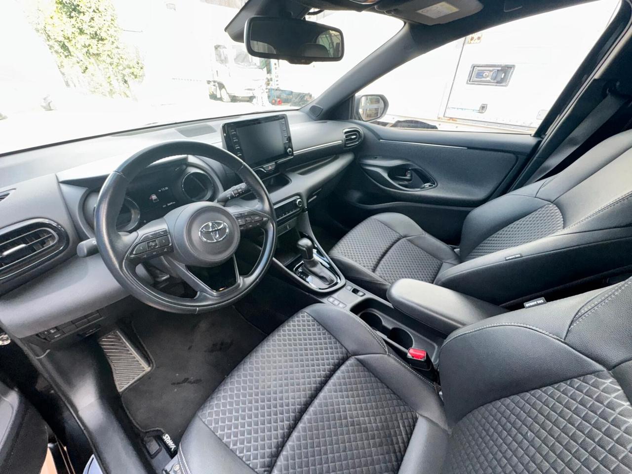 Toyota Yaris 1.5 Hybrid 5 porte Lounge tetto panoramico