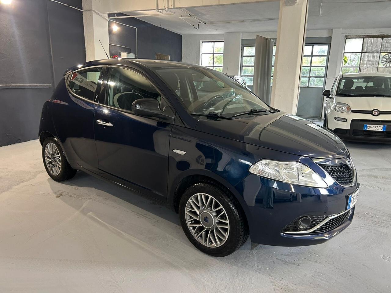 Lancia Ypsilon 1.2 69 CV 5 porte Gold