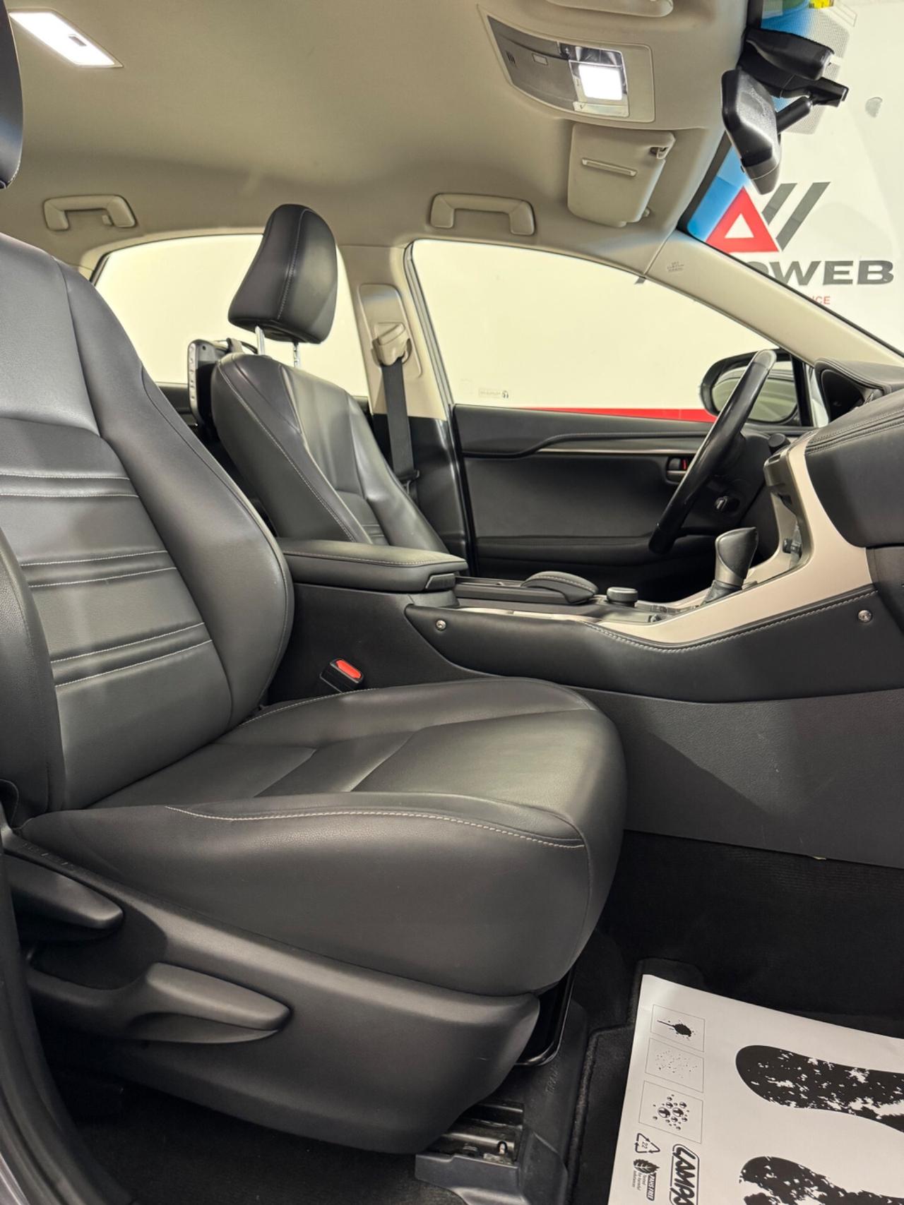 Lexus NX 300h Hybrid 4WD Luxury TAGLIANDI CERTIFICATI LEXUS