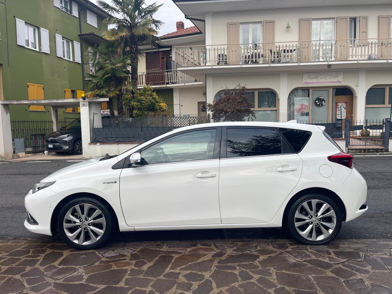 Toyota Auris 1.8 Hybrid Lounge