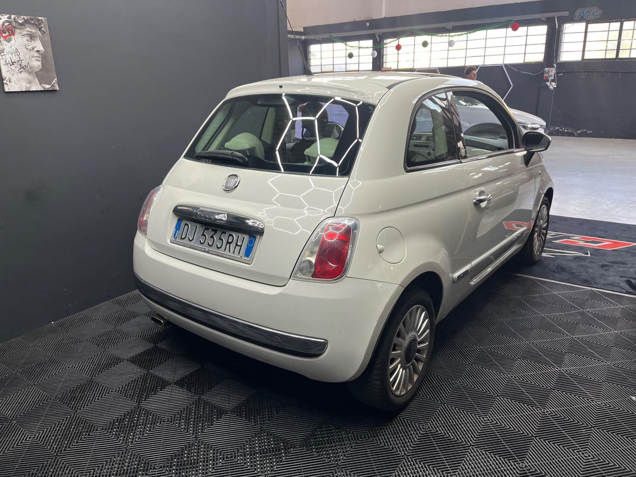 Fiat 500 1.4 Lounge – 100 CV: Piccola, Grintosa e Iconica