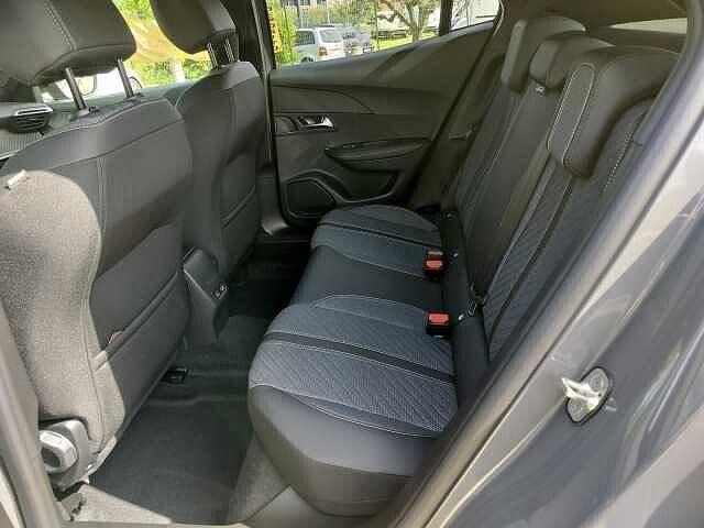 Peugeot 2008 Hybrid 145 e-DCS6 Allure *KM Ø*