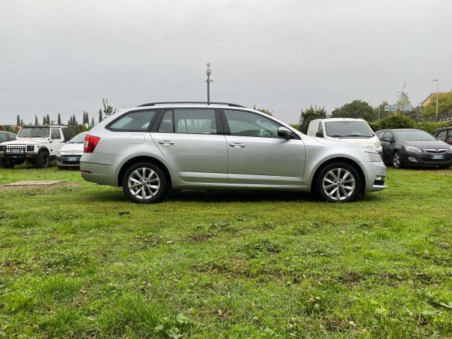 Skoda Octavia 1.6 tdi DSG Euro 6D-Temp * Solamente 57.000km *APP