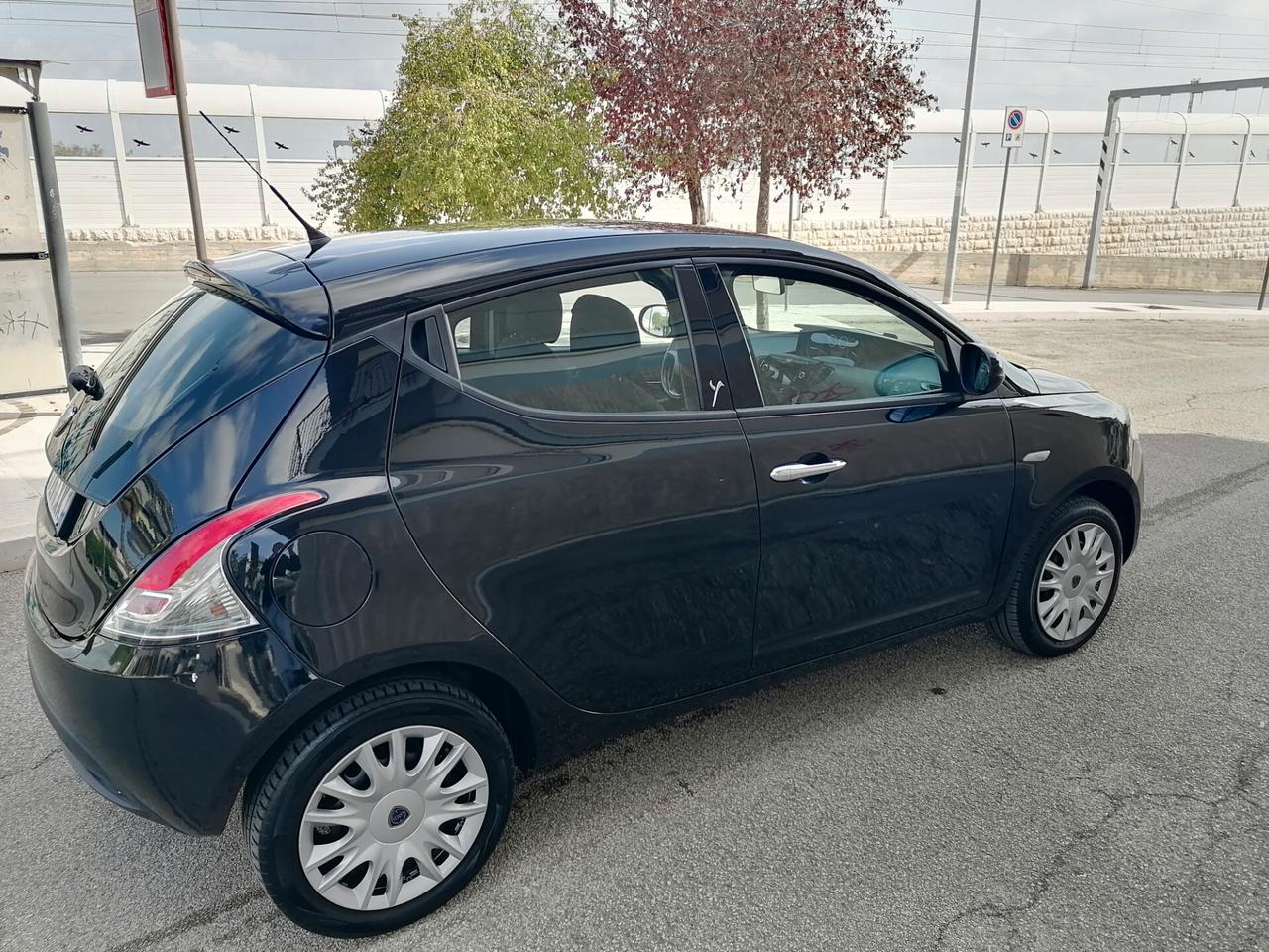 Lancia Ypsilon 1.2 69 CV *115.000 km* 2012