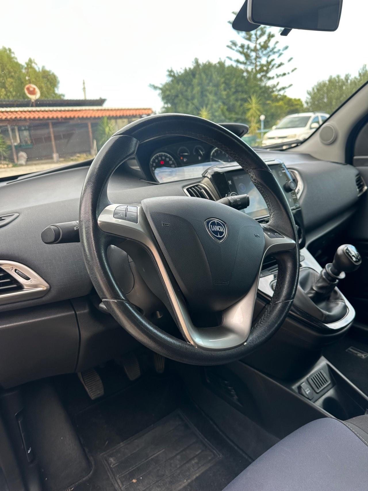 Lancia Ypsilon 1.2 69 CV 5 porte S&S Gold