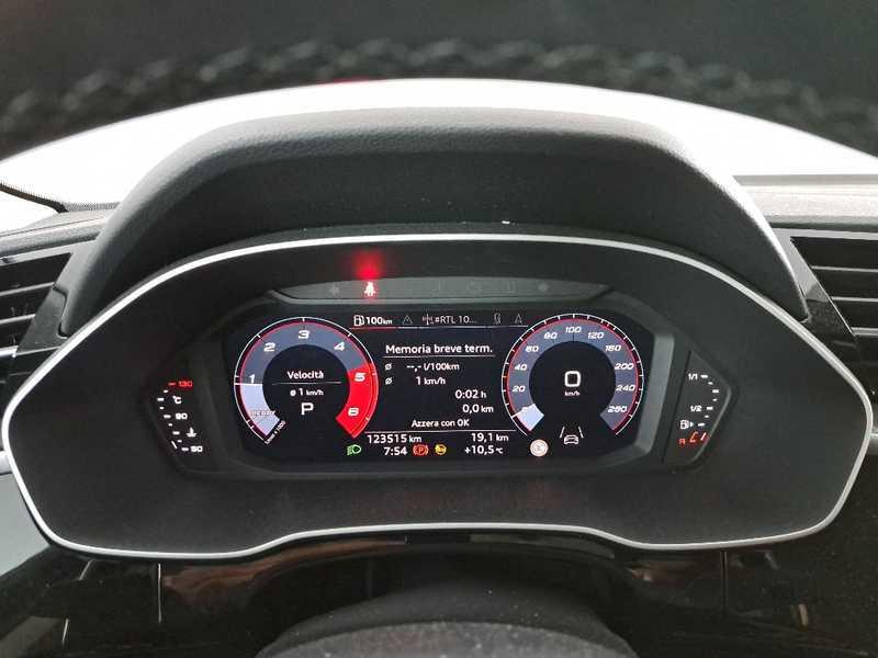 AUDI Q3 35 TDI S tronic Business