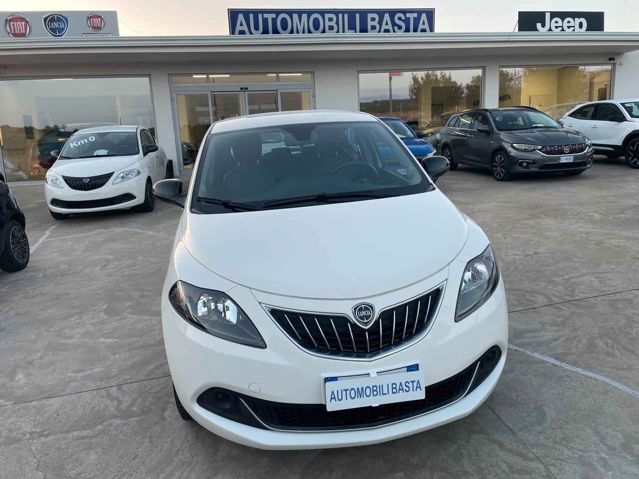 Lancia Ypsilon 1.0 FireFly 5 porte S&S Hybrid Ecochic Silver