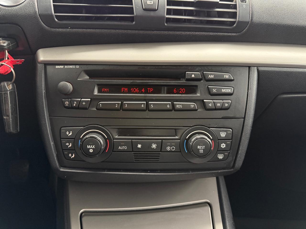 BMW 116i Futura 116cv Total Black okneopatentati