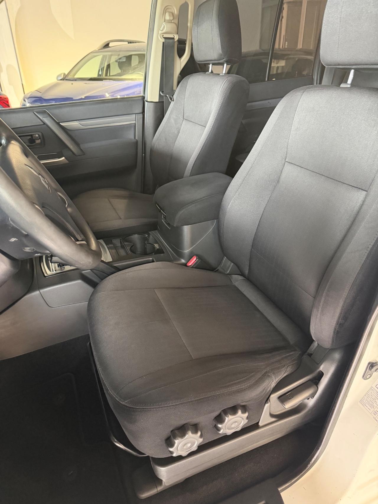 Mitsubishi Pajero 3.2 DI-D 16V aut. 5p. One/Hundred DPF