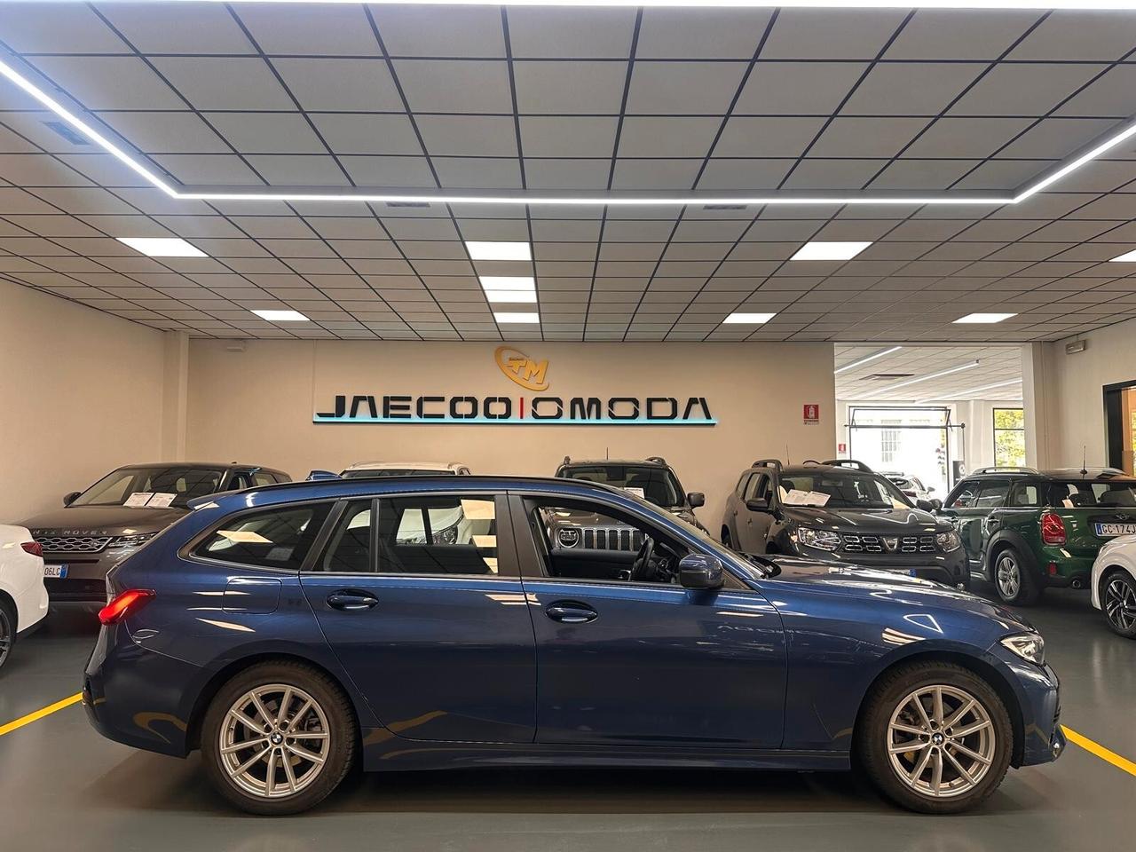 BMW 320 i Touring Business auto * IVA ESPOSTA *