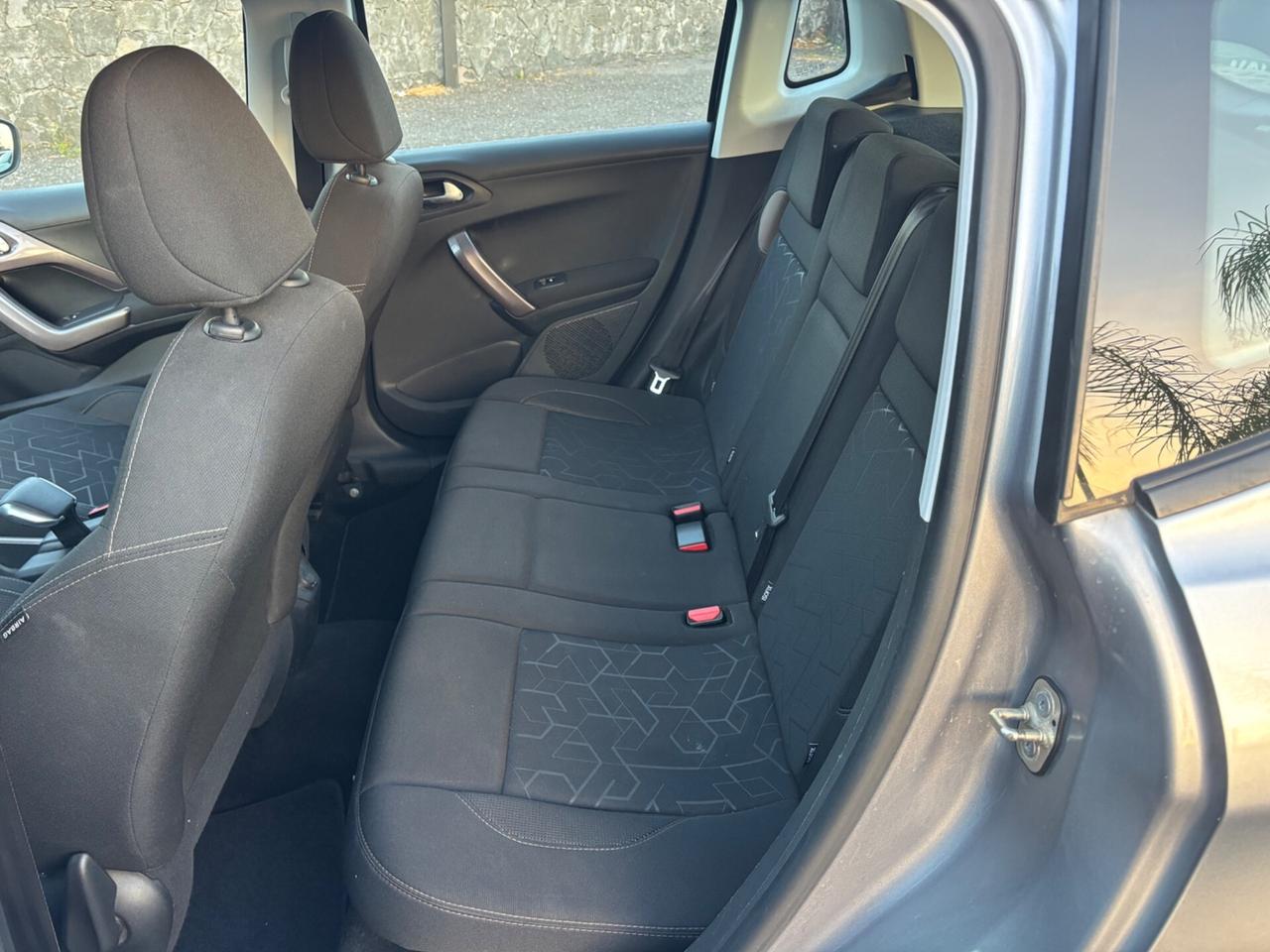 Peugeot 2008 1.6 hdi 92 cavalli Black Matt