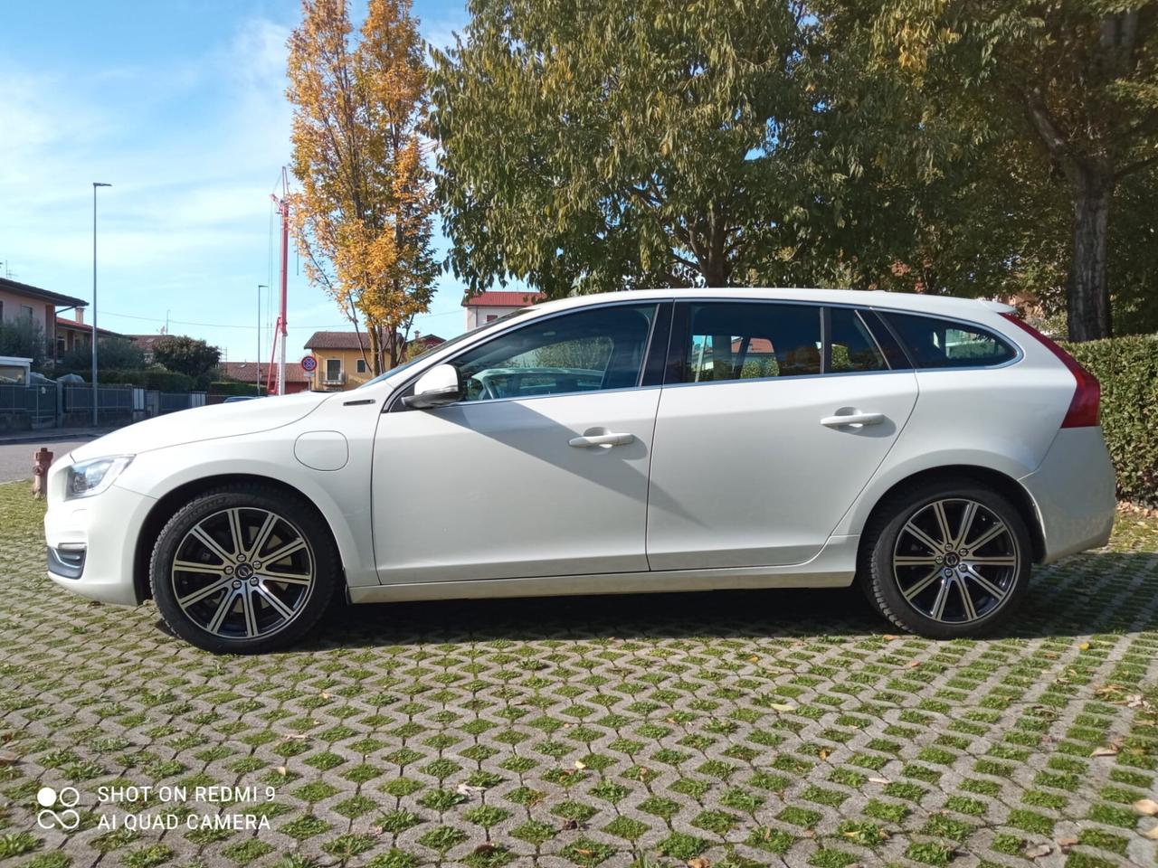 VOLVO V60 D6 Twin Engine Geartronic Momentum