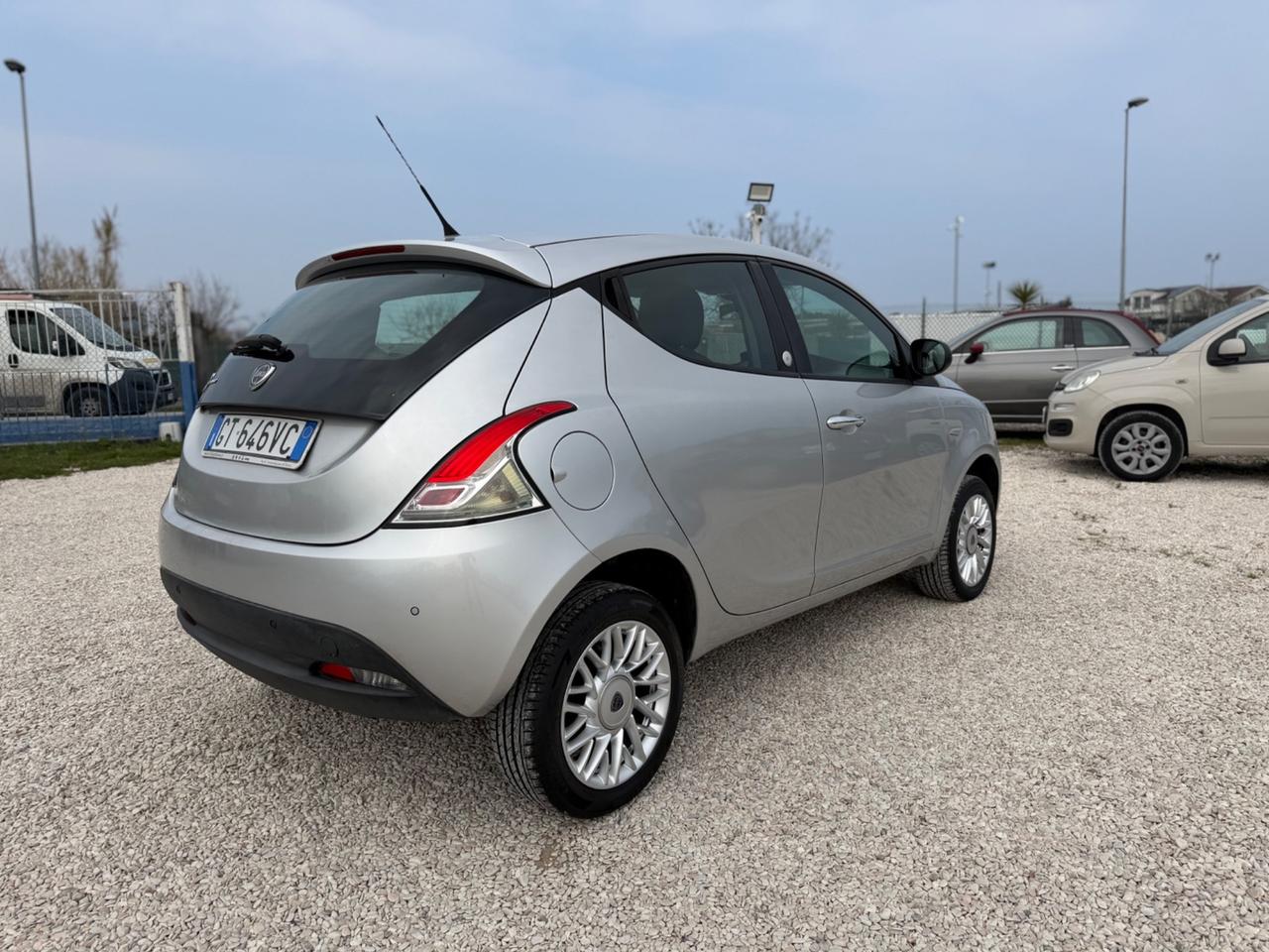Lancia Ypsilon 0.9 TwinAir 85 CV 5 porte Metano Ecochic Gold