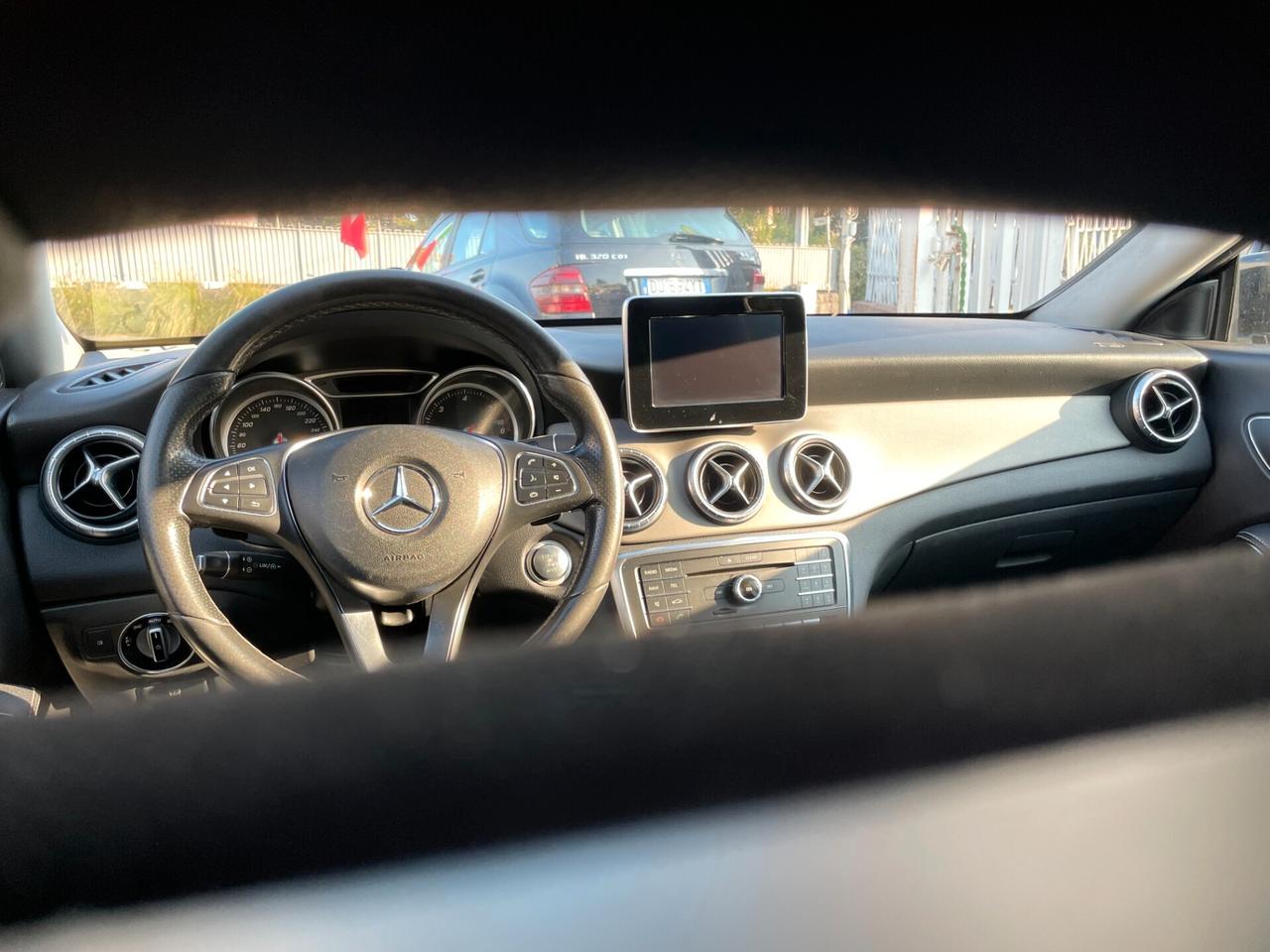 Mercedes-benz CLA 200 d Premium