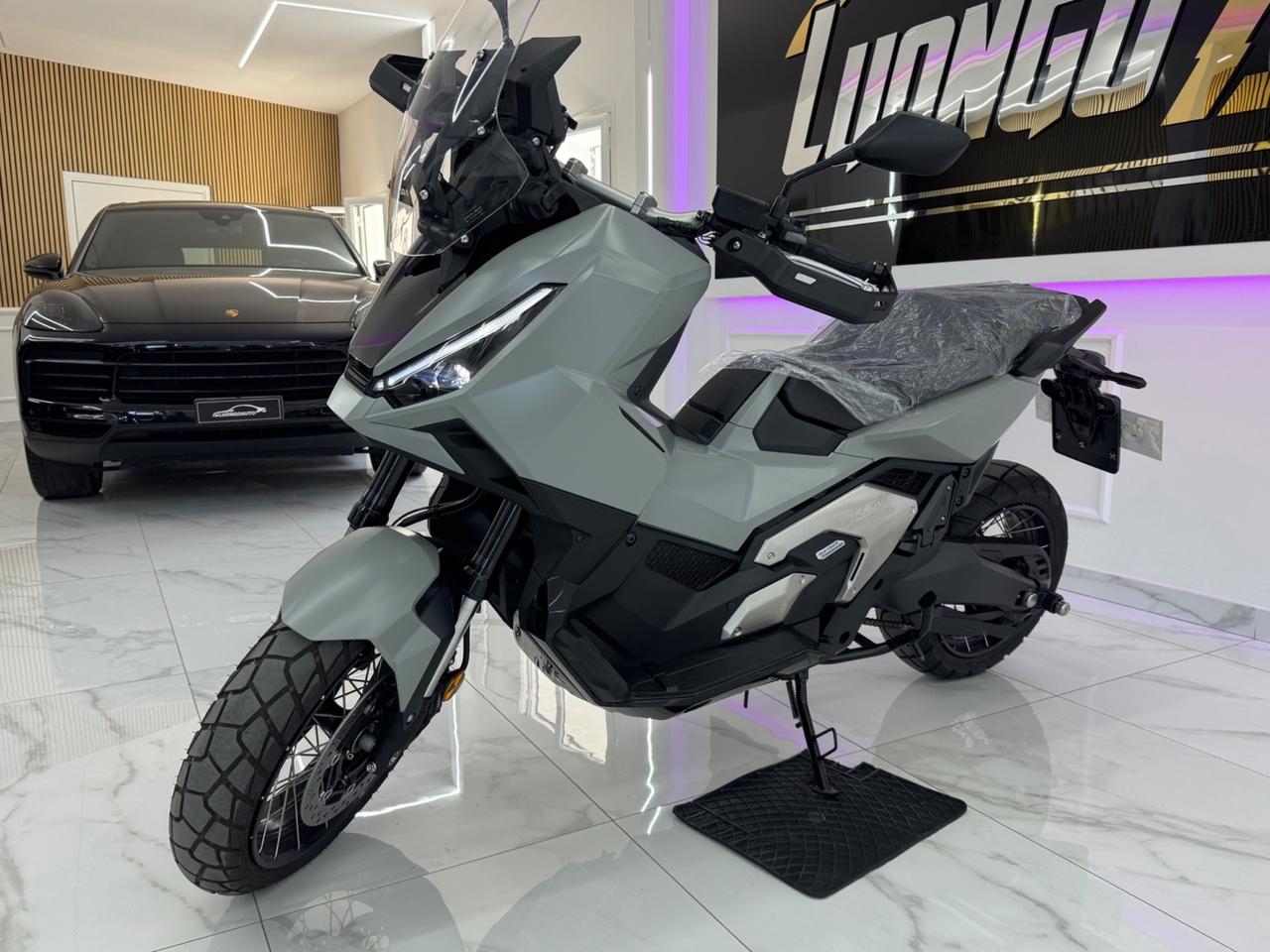 Honda X-ADV 750 Special Color