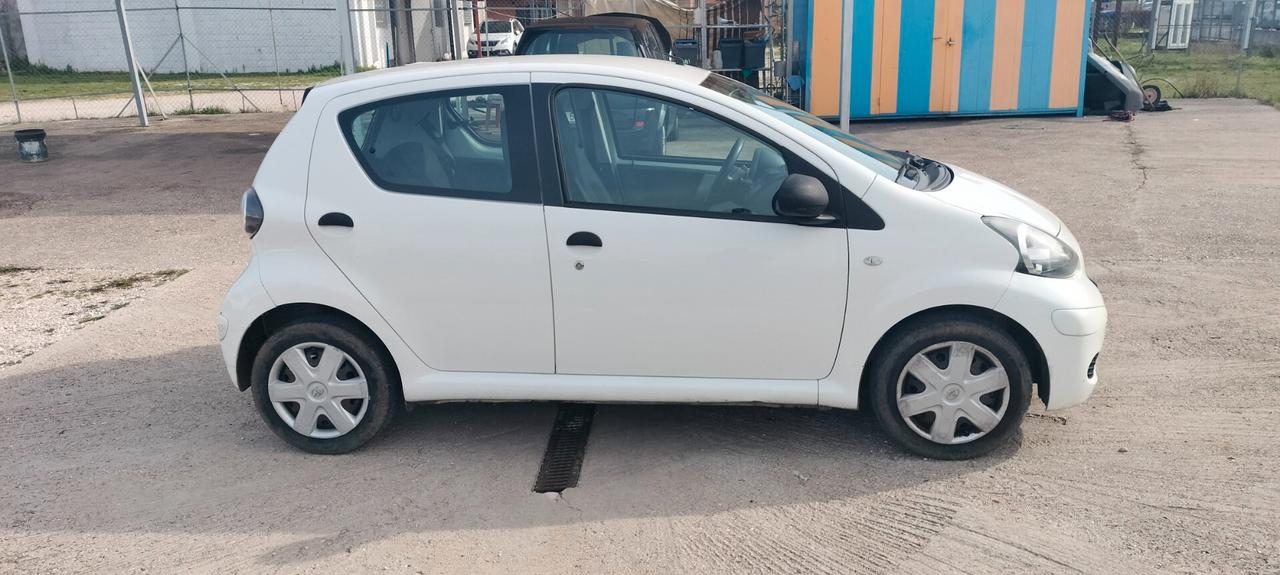 Toyota Aygo 1.0 12V VVT-i 5 porte Now Connect