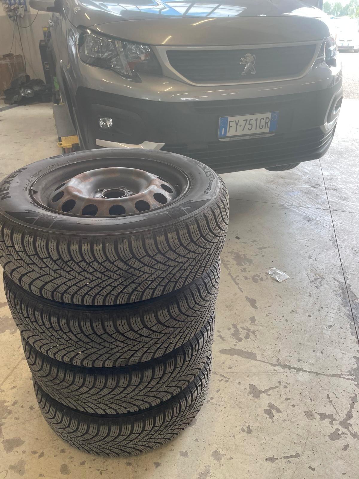 Peugeot Rifter BlueHDi 130 S&S EAT8 Active Standard