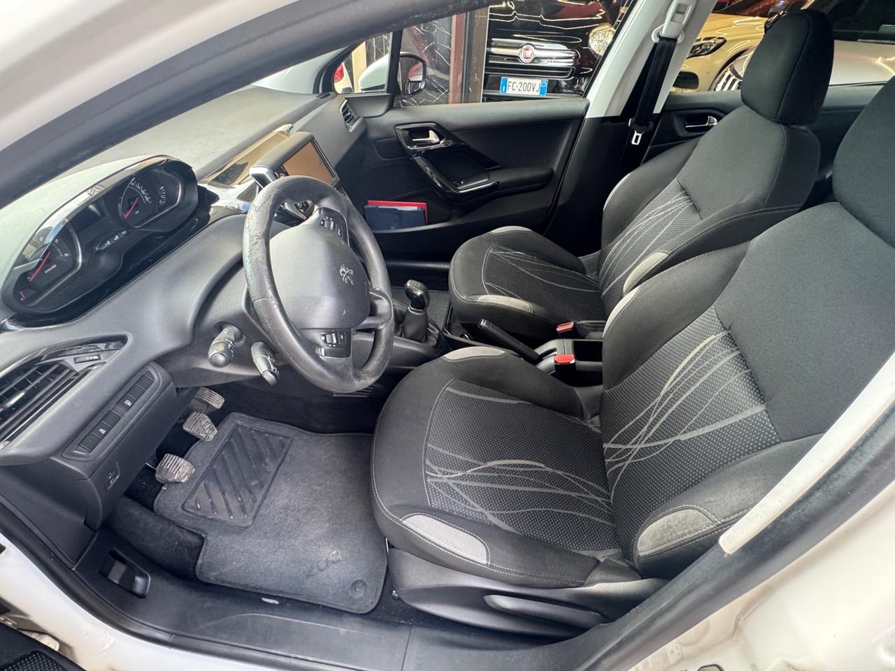 Peugeot 208 1.4 HDi 68 CV 5 porte Allure