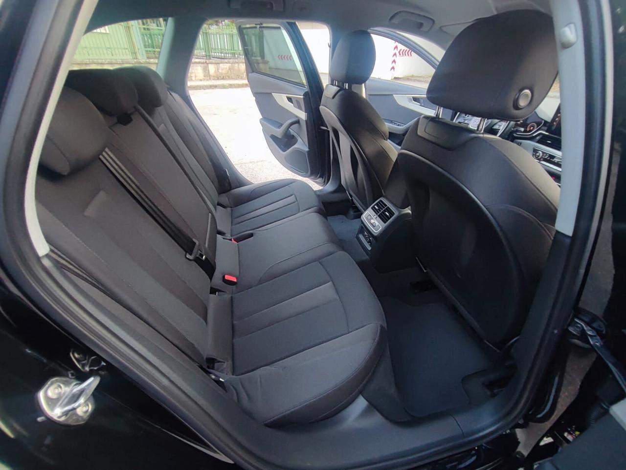 Audi A4 Avant 40 2.0 tdi S line edition 204cv s-tronic