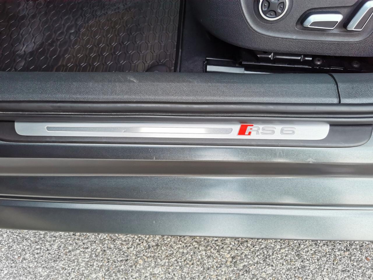 AUDI RS6 PERFORMANCE AKRAPOVIC CARBO UNIPROPRIETARIO GARANZIA