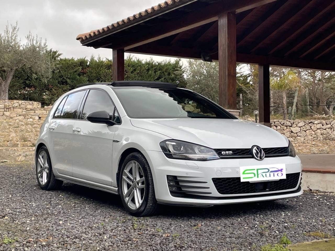 Volkswagen Golf GTD 2.0 TDI DSG TETTO PANORAMICO APRIBILE