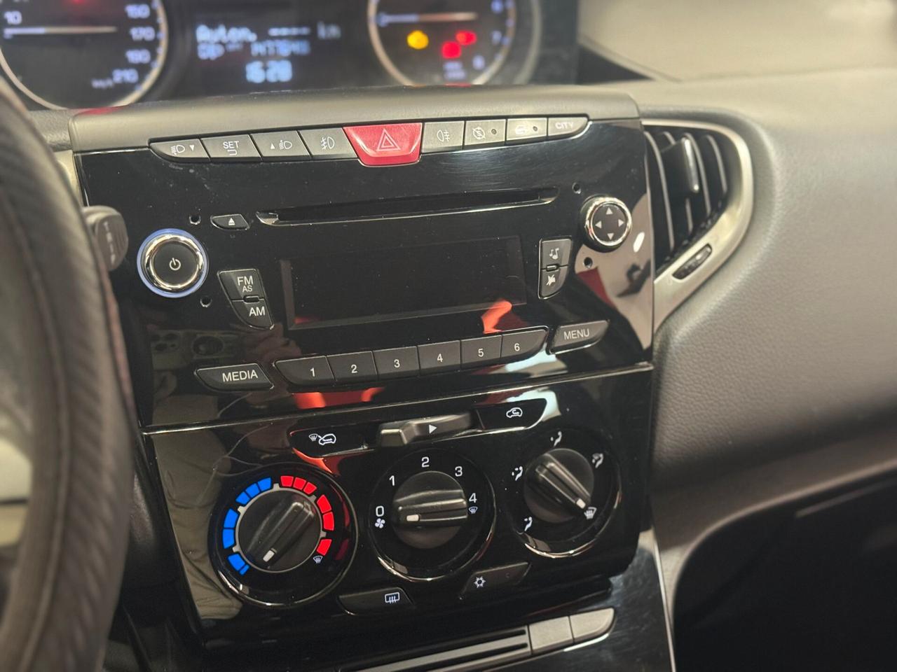 Lancia Ypsilon 1.2 69 CV Platino