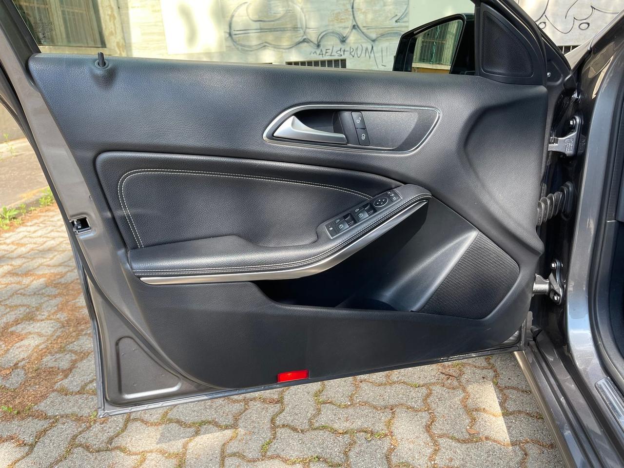 Mercedes-Benz A 200 Business A 200 D