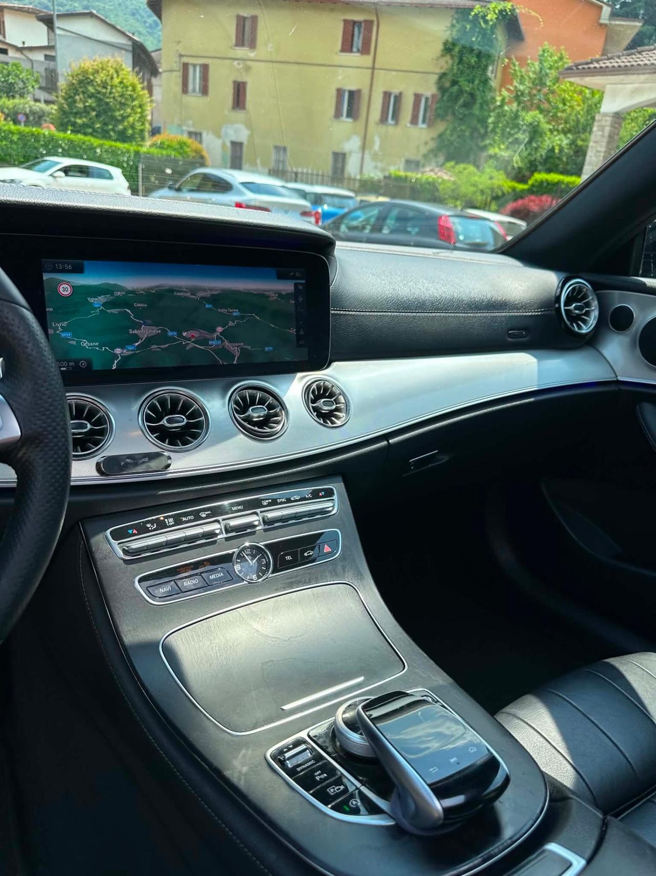 Mercedes-benz E220d 4MATIC PREMIUM PLUS FULLOPT KMCERT
