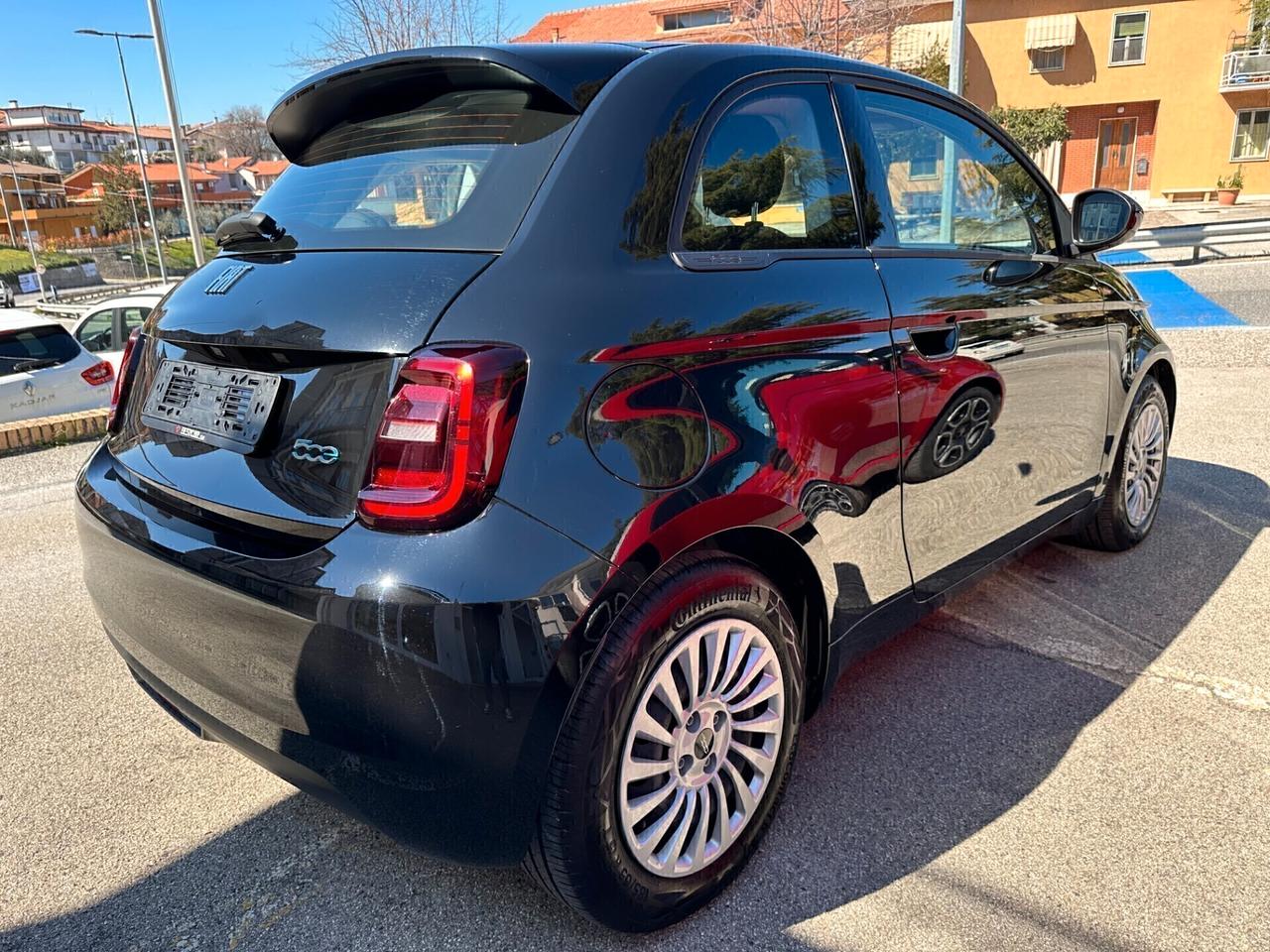 Fiat 500 e FULL-ELETTRIC / SOLO 7.000 km. * COME NUOVA *