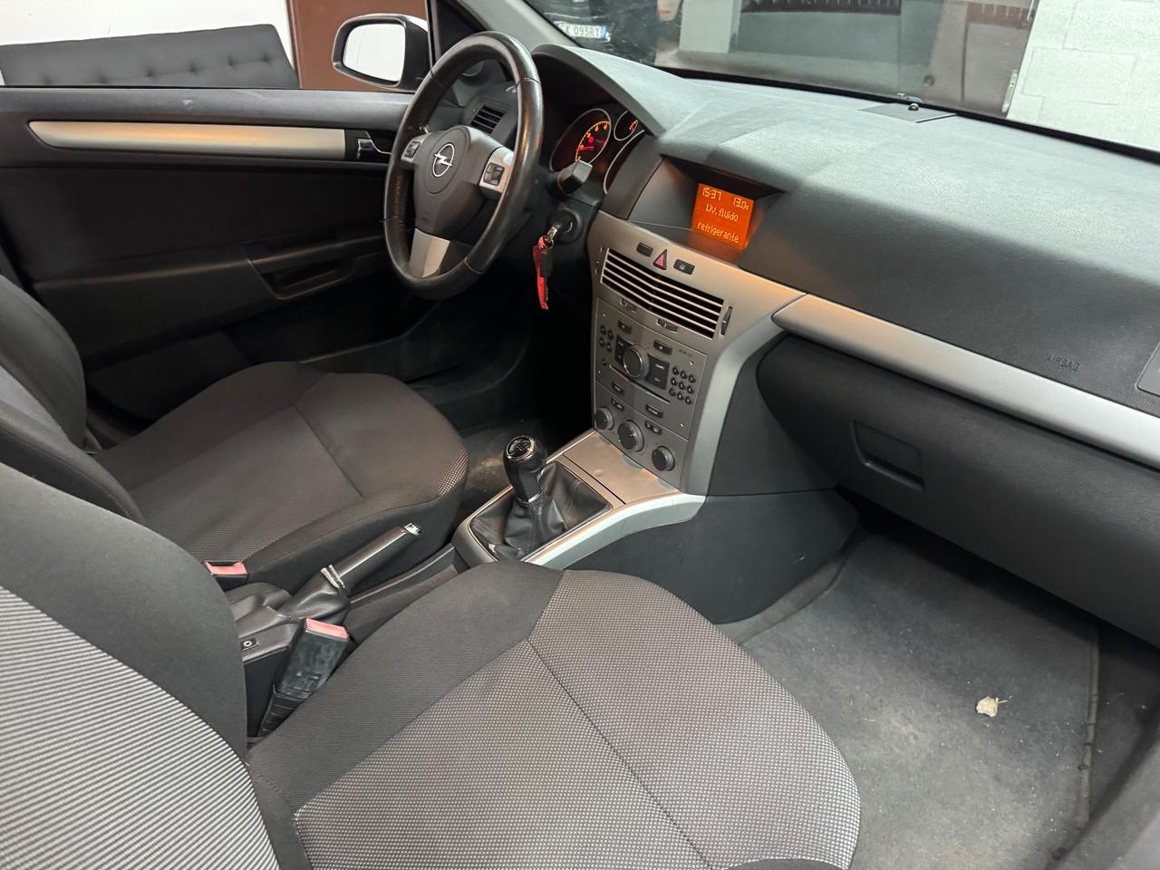 Opel Astra 1.6 16V GPL-TECH - 2010