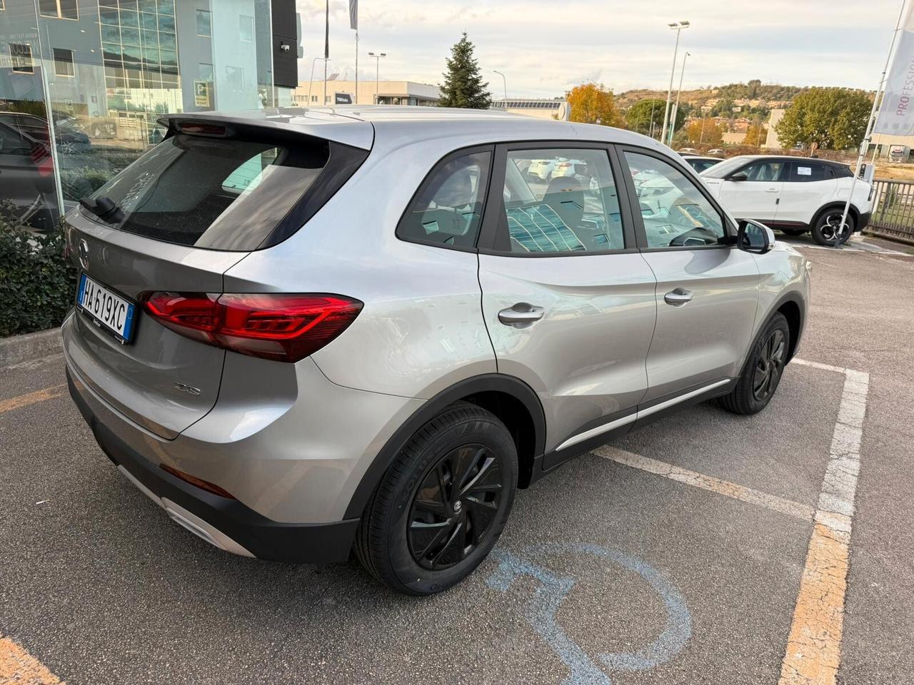 MG ZS 1,5 BZ 115 CV LUXURY MAN MY24 5P