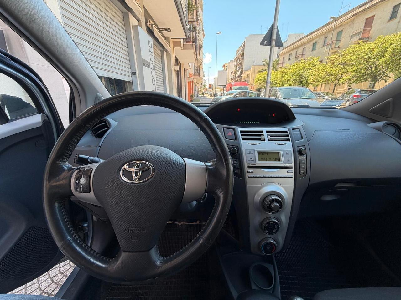 Toyota Yaris 1.0 5 porte Sol