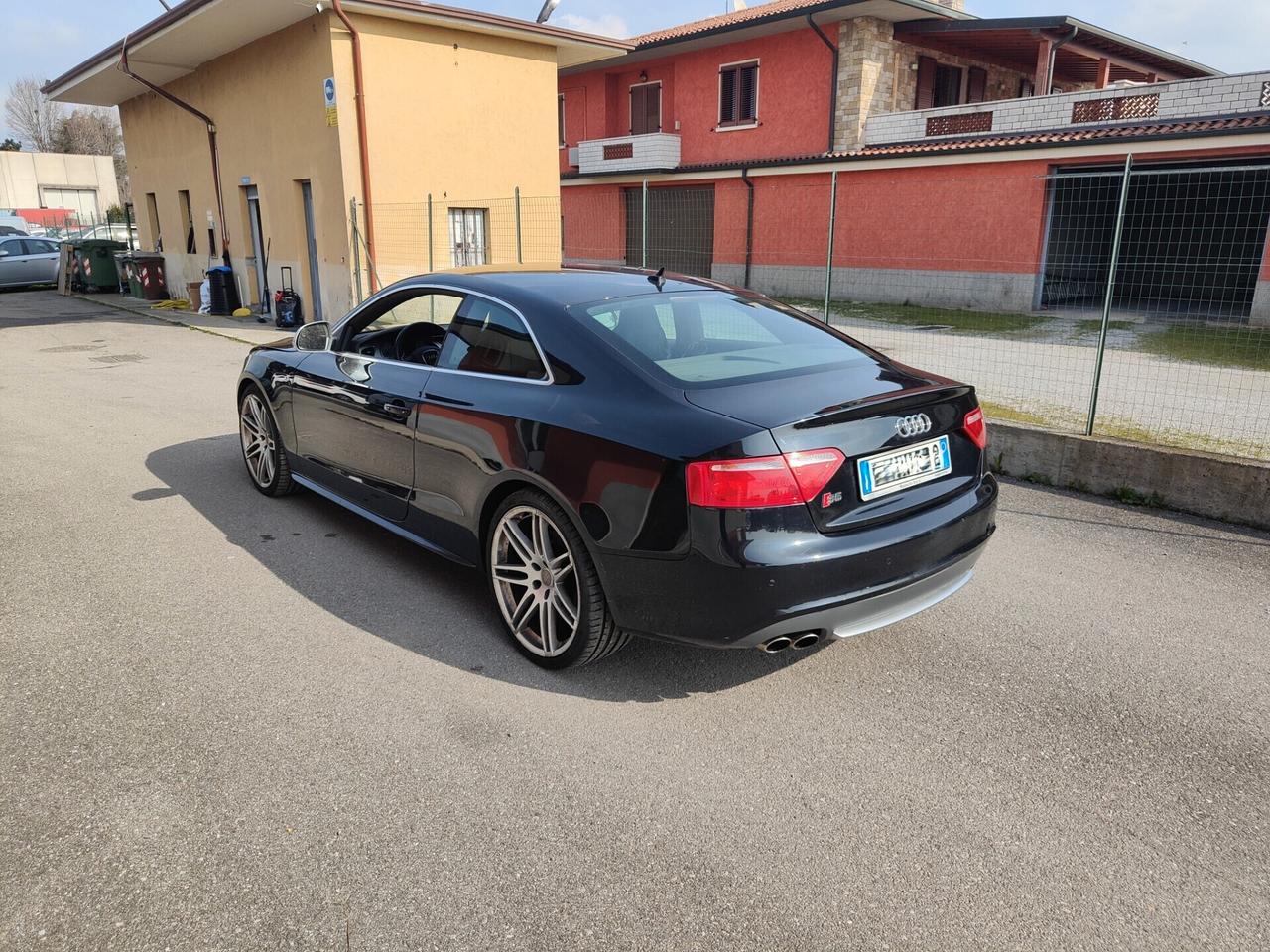 Audi S5 .
