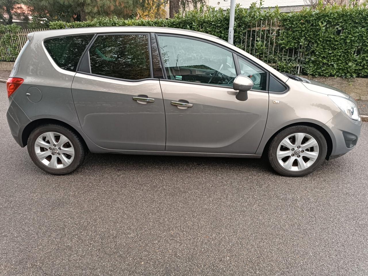 Meriva - 1.3 CDTI 95CV . uniprop Cosmo ---neopatentati-----
