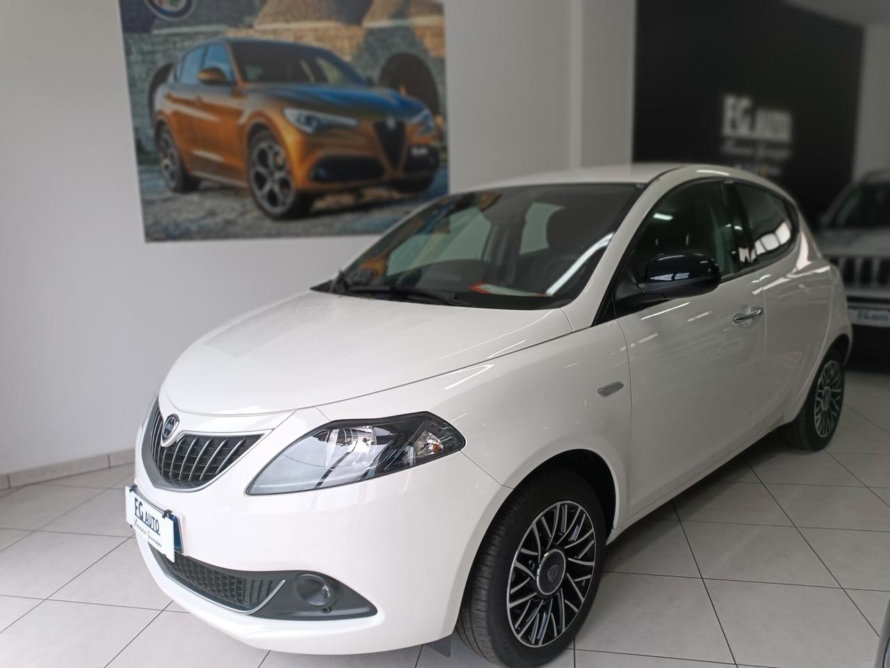 Lancia Ypsilon 1.0 FireFly 5 porte S&S Hybrid Platino