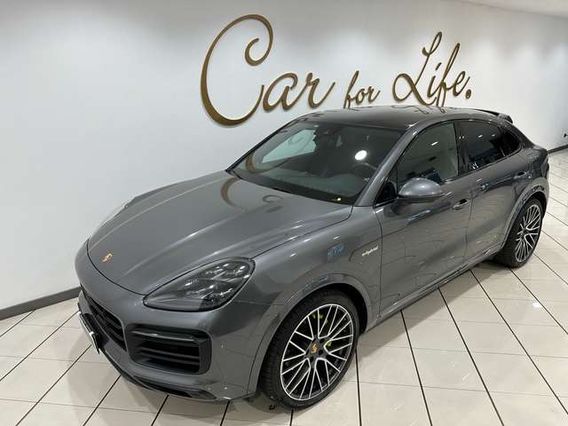 Porsche Cayenne Coupé 3.0 V6 E-Hybrid iva esposta