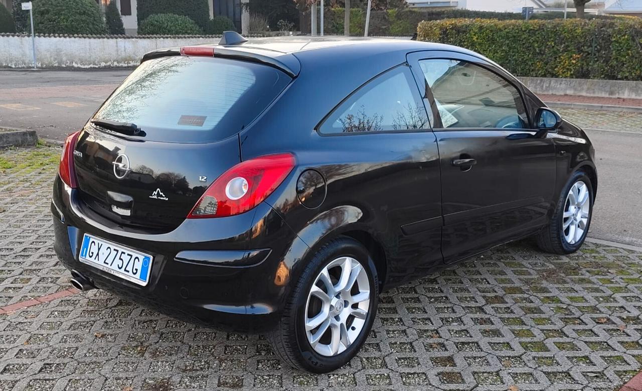 Opel Corsa 1.2 3 porte Sport