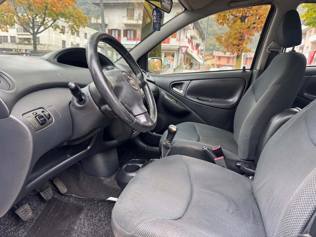 Toyota Yaris 1.0i 16V cat 5 porte OK NEOPATENTATI