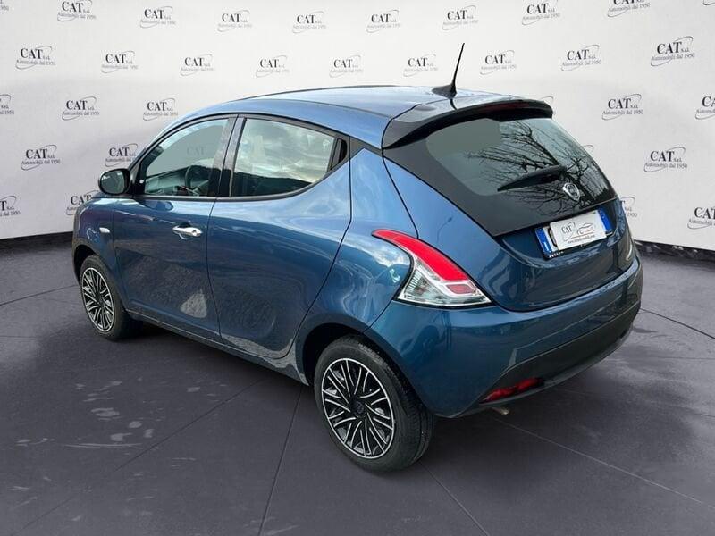 Lancia Ypsilon 1.0 FireFly 70cv Hybrid Platino