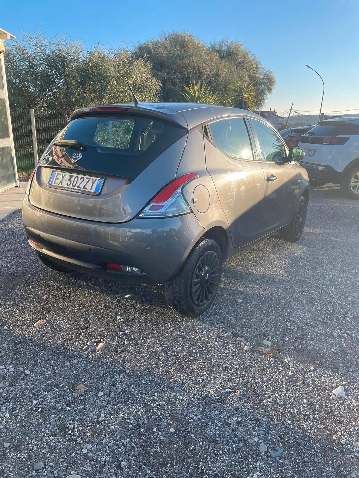 Lancia Ypsilon 0.9 TwinAir 80 CV 5 porte Benzina/Metano Elefantino