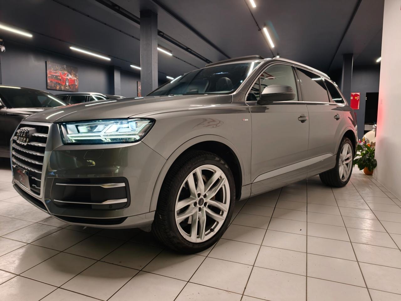 Audi Q7 3.0 TDI 272 CV quattro S Line Tetto Sospensioni